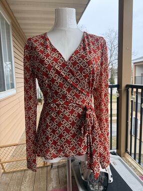 NWOT CAbi Rust Red Chain-Print Wrap Top